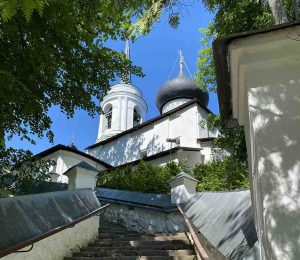 Подробнее о статье Святогорский монастырь в Пушкинских Горах – точка №1 на карте туриста в Заповеднике